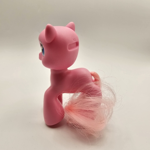 My Little Pony Pink Figure with Outfits, Brushable Tail - Picture 11 of 11